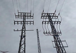 Línea de alta tensión en Murcia, en una imagen de archivo.