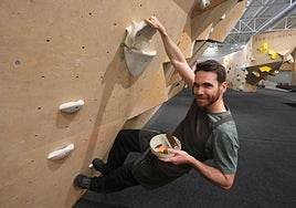 Salvador Martínez junto a su plato ganador del CreaMurcia en el rocódromo, en el que se encuentra su restaurante.