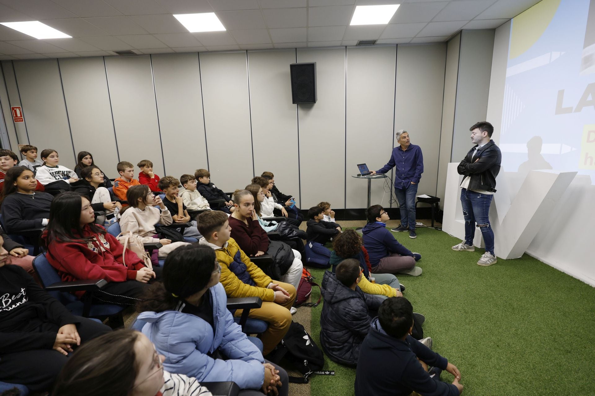 Los alumnos de del CEIP San Pablo de Murcia visitan LA VERDAD, en imágenes