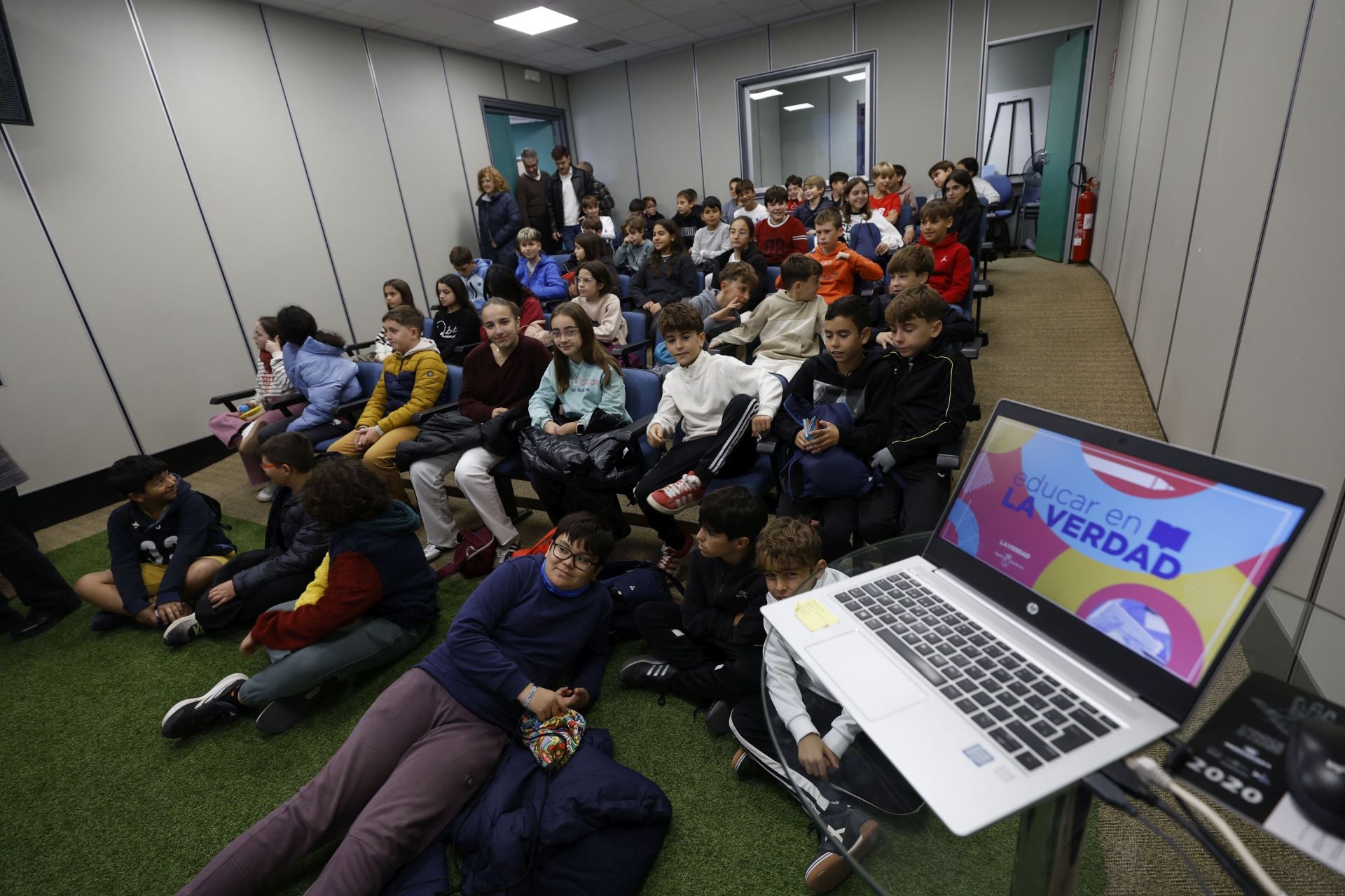 Los alumnos de del CEIP San Pablo de Murcia visitan LA VERDAD, en imágenes