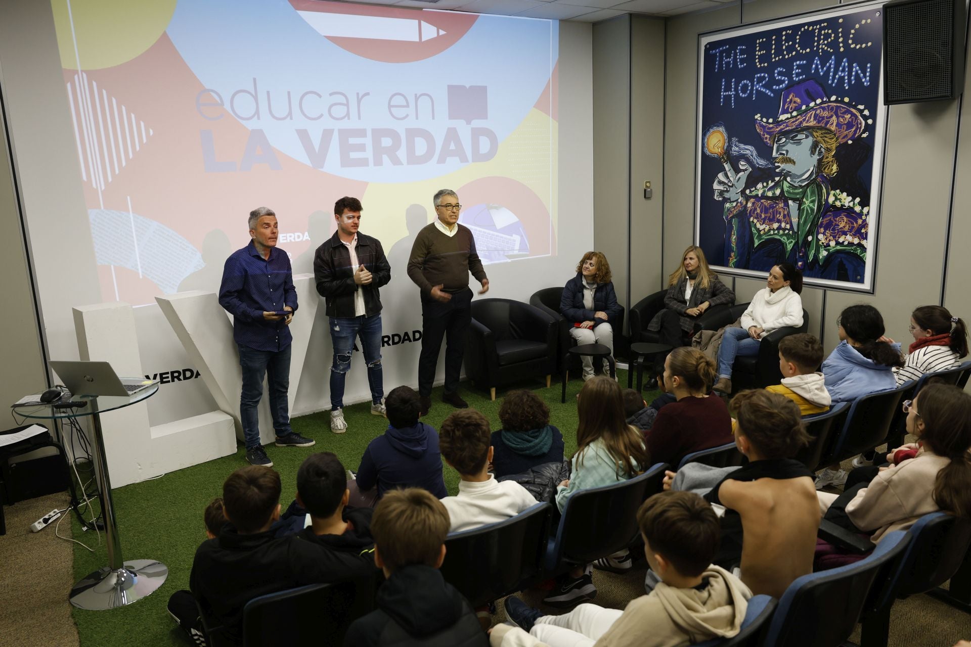 Los alumnos de del CEIP San Pablo de Murcia visitan LA VERDAD, en imágenes