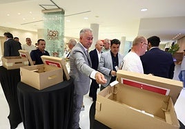 Moreno, votando en la junta del pasado 6 de octubre.