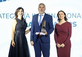 José Manuel Pelegrín, gerente de Agrucapers, recoge el Premio de la Industria Alimentaria de la Región de Murcia