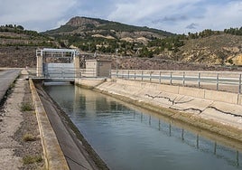 Tramo del Trasvase Tajo-Segura a su paso por Alhama de Murcia.