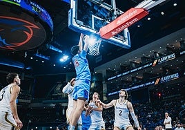 Flores la mata ante los Wildcats de la vecina Northwestern.