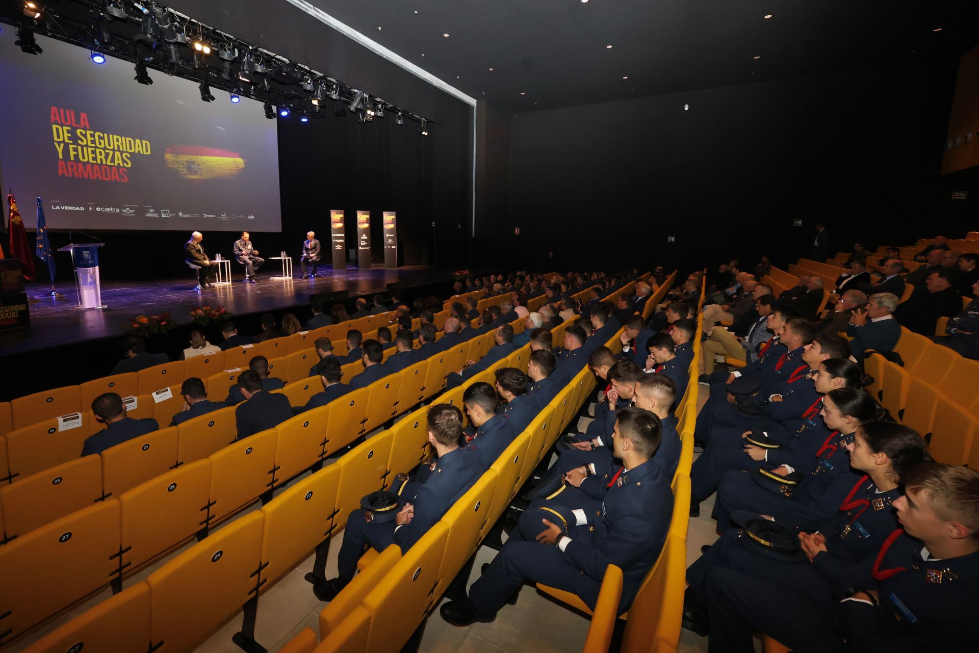 Las imágenes del Aula de Seguridad y Fuerzas Armadas de LA VERDAD celebrada en San Javier