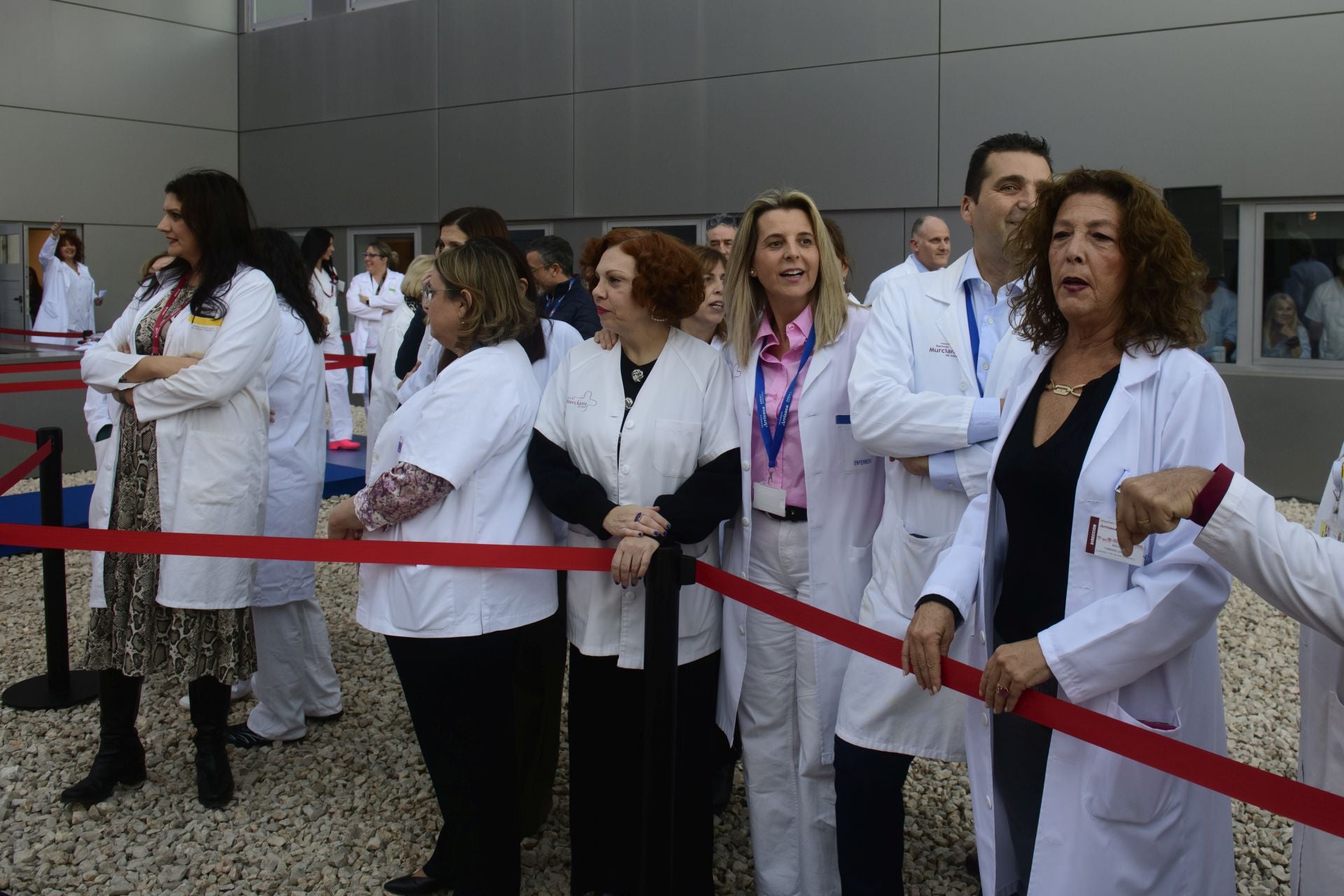 La visita de Richard Gere a La Arrixaca, en imágenes