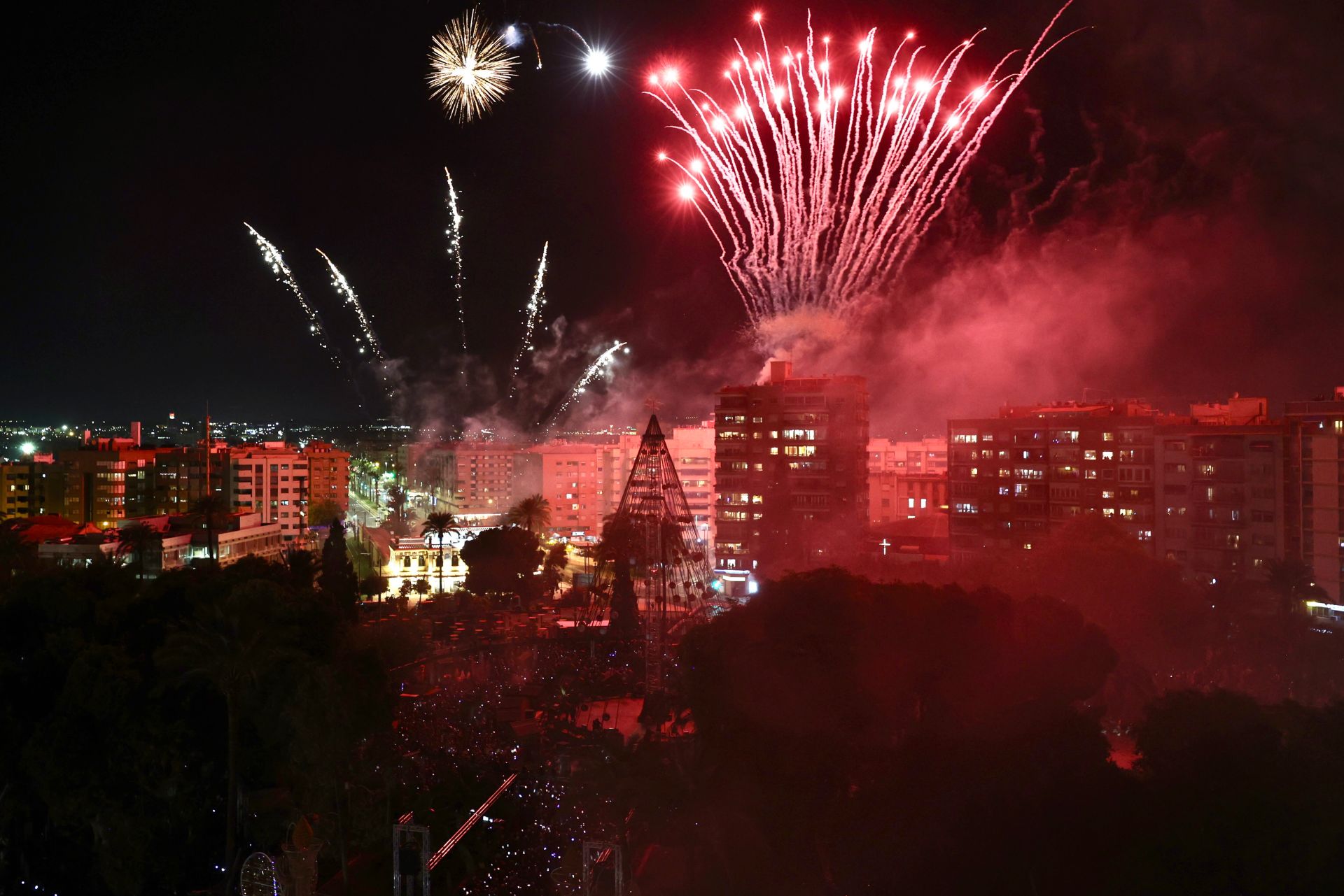 El encendido del árbol de Navidad de Murcia, en imágenes