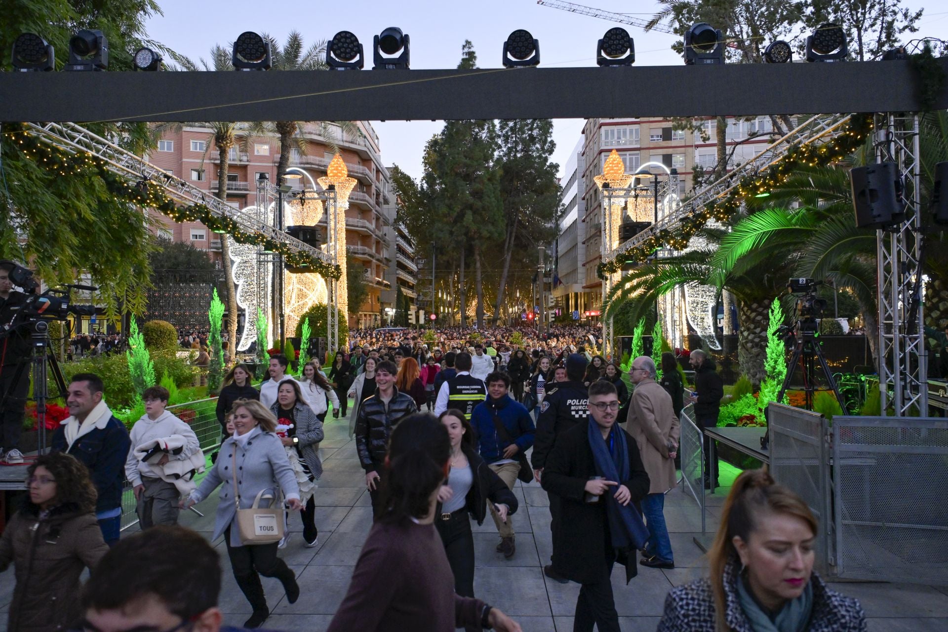 El encendido del árbol de Navidad de Murcia, en imágenes