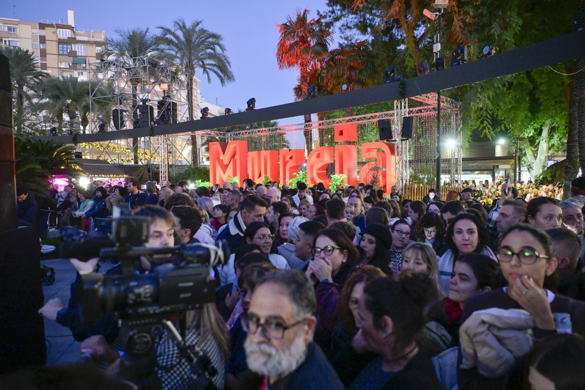 El encendido del árbol de Navidad de Murcia, en imágenes