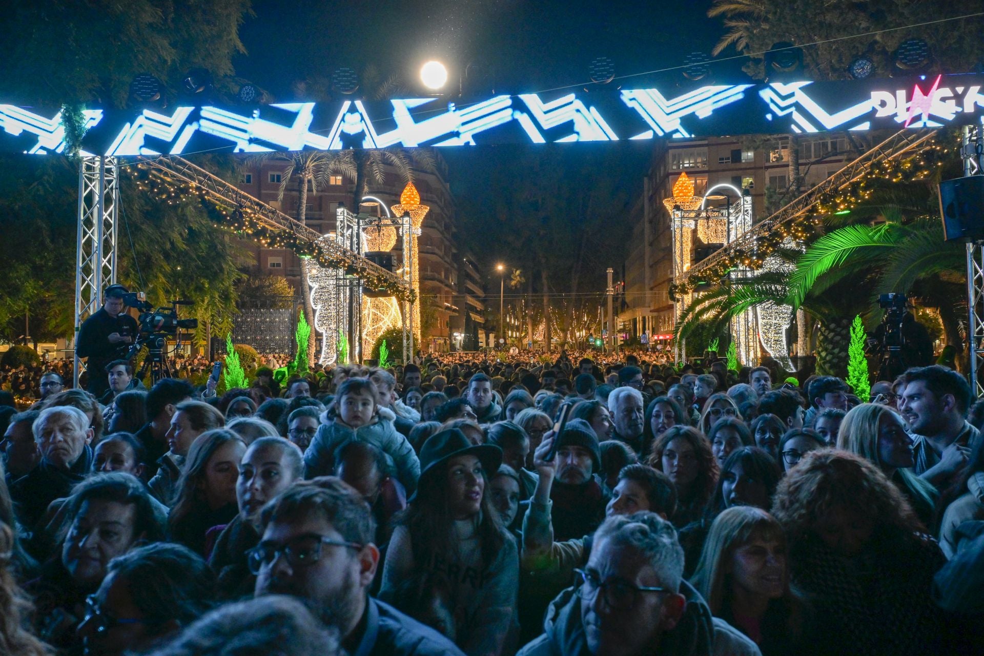 El encendido del árbol de Navidad de Murcia, en imágenes