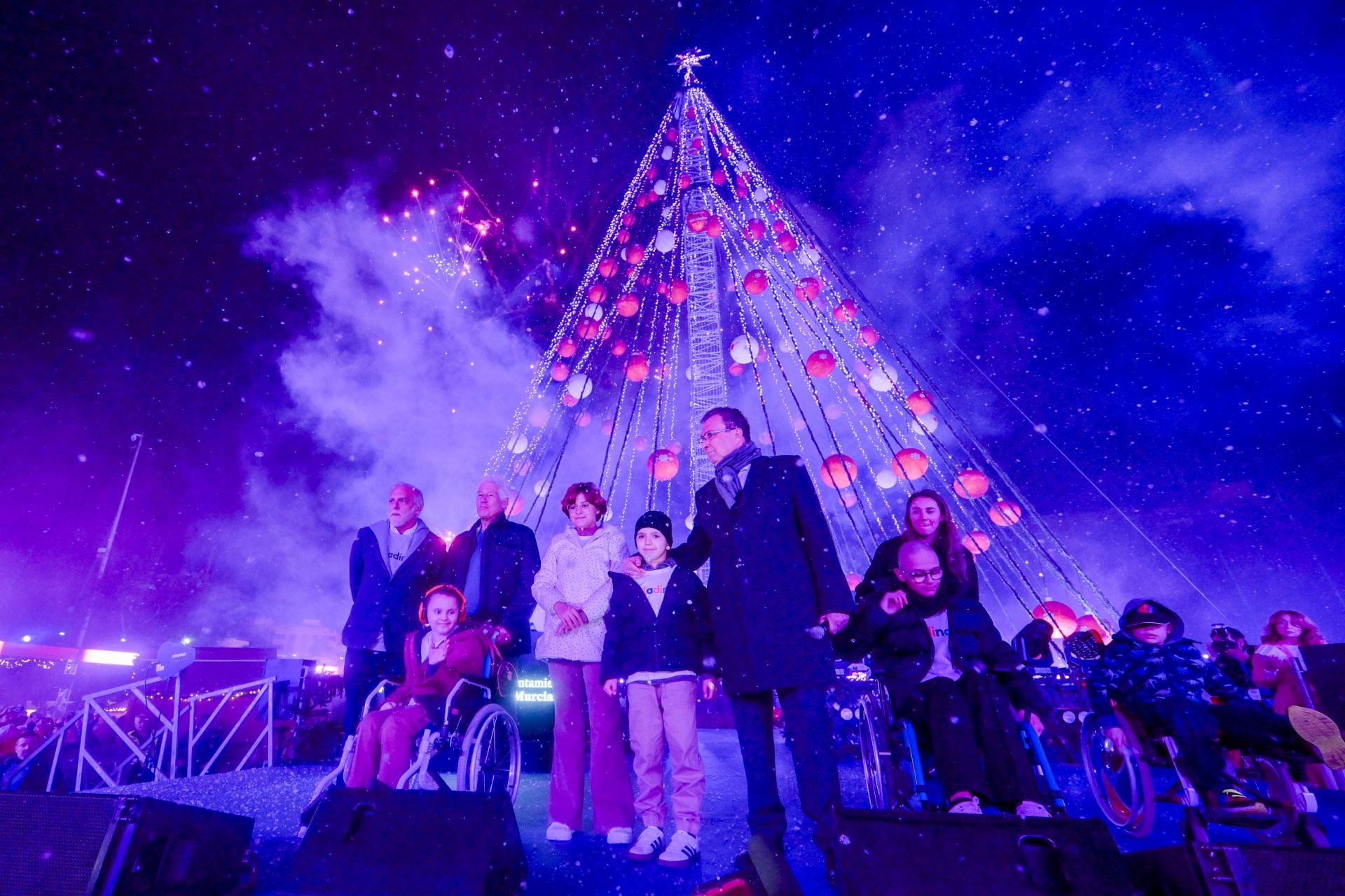 El encendido del árbol de Navidad de Murcia, en imágenes