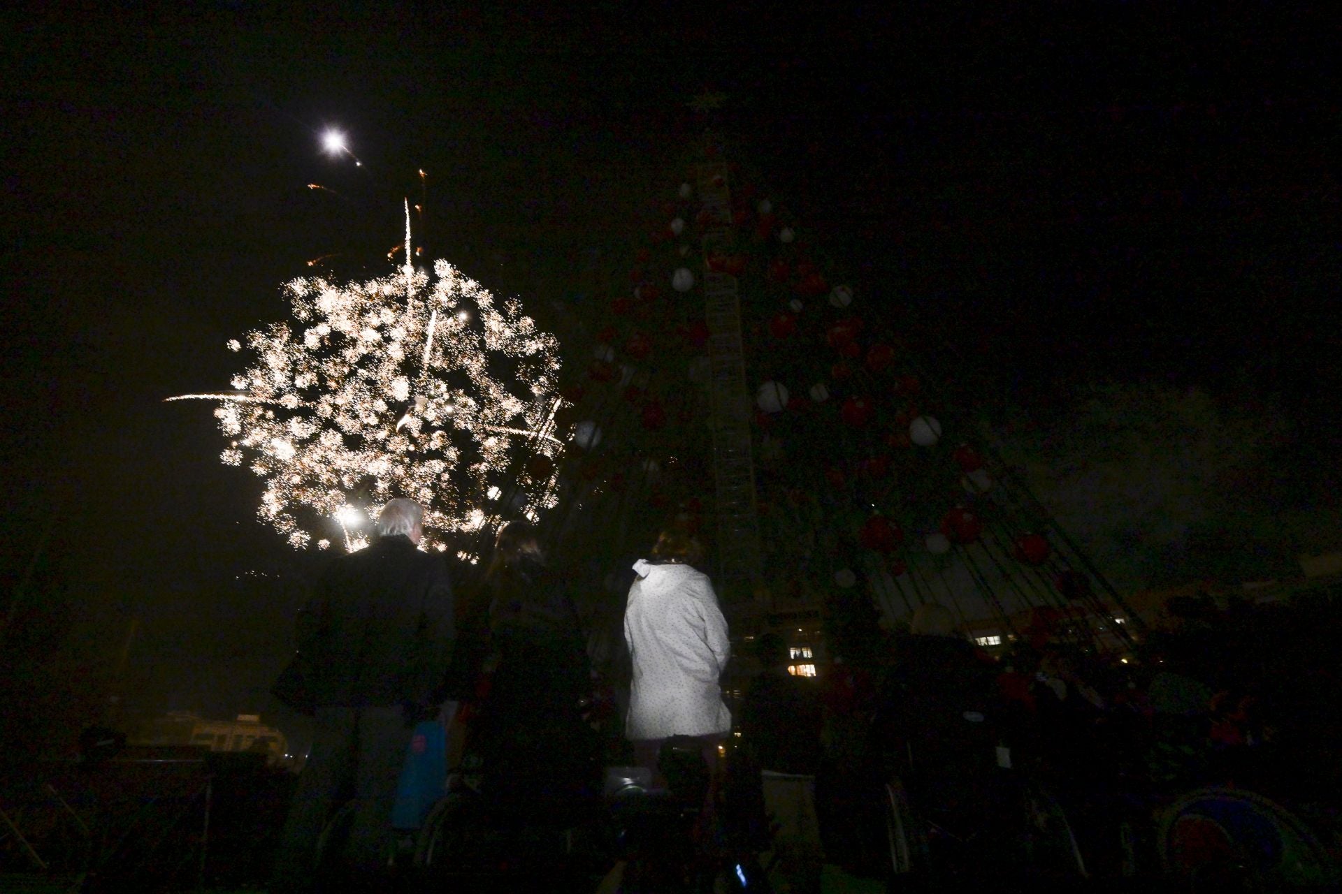 El encendido del árbol de Navidad de Murcia, en imágenes
