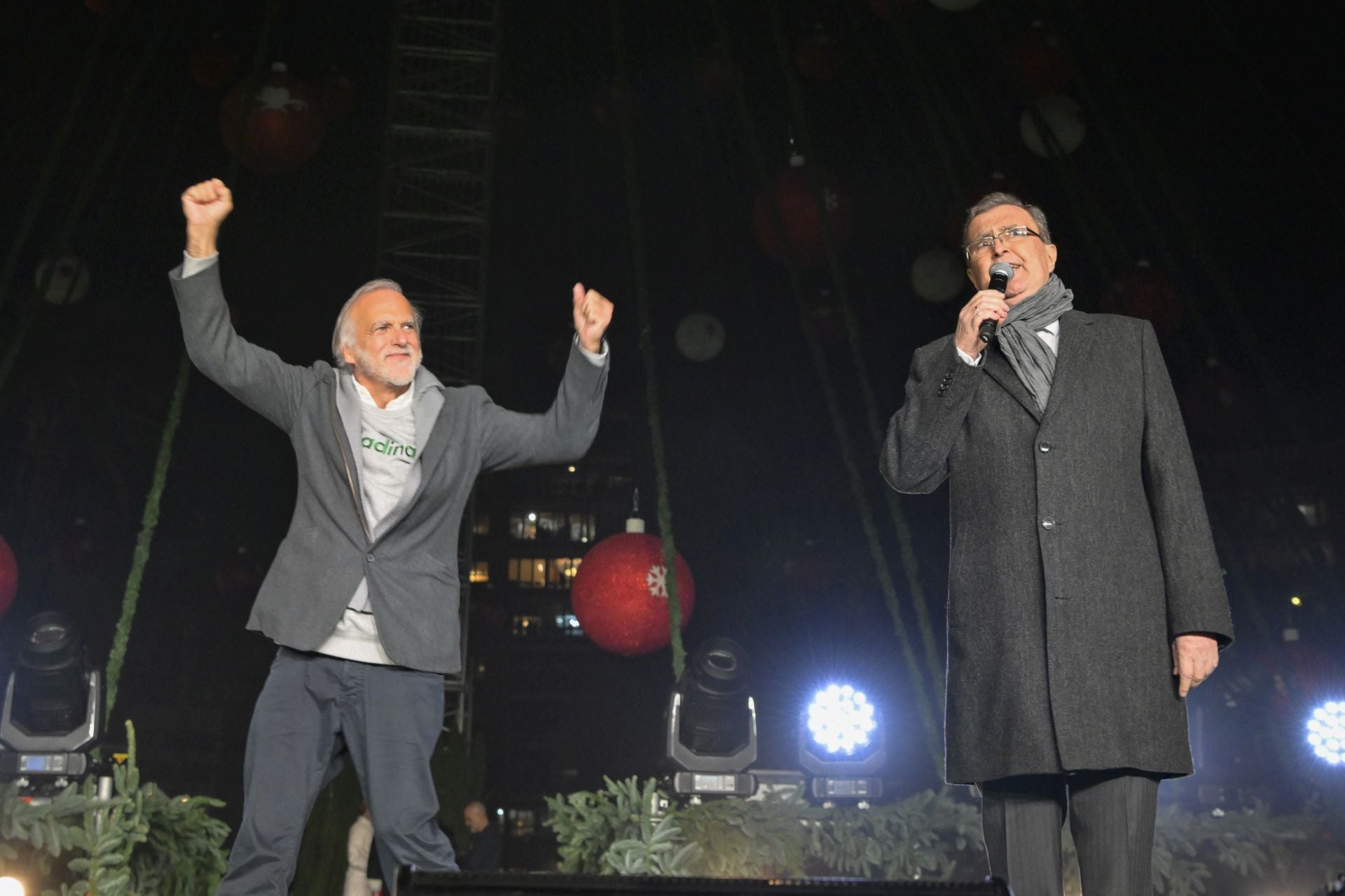 El encendido del árbol de Navidad de Murcia, en imágenes