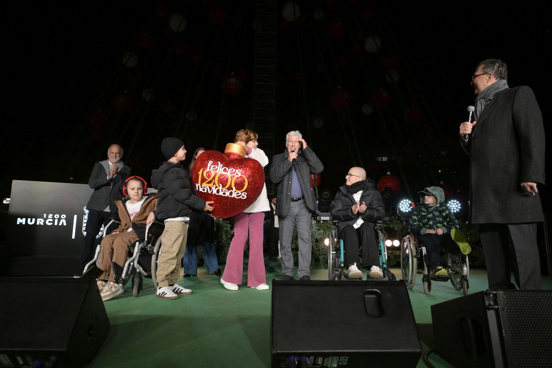 El encendido del árbol de Navidad de Murcia, en imágenes