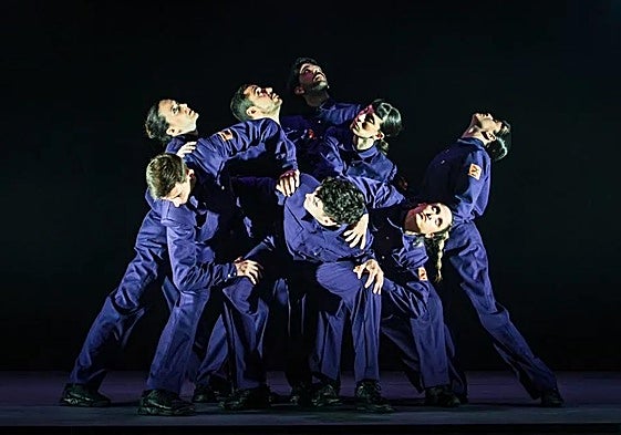 El conjunto deintérpretes queprotagonizan 'Halley'se convierten en unamente y un cuerpo.