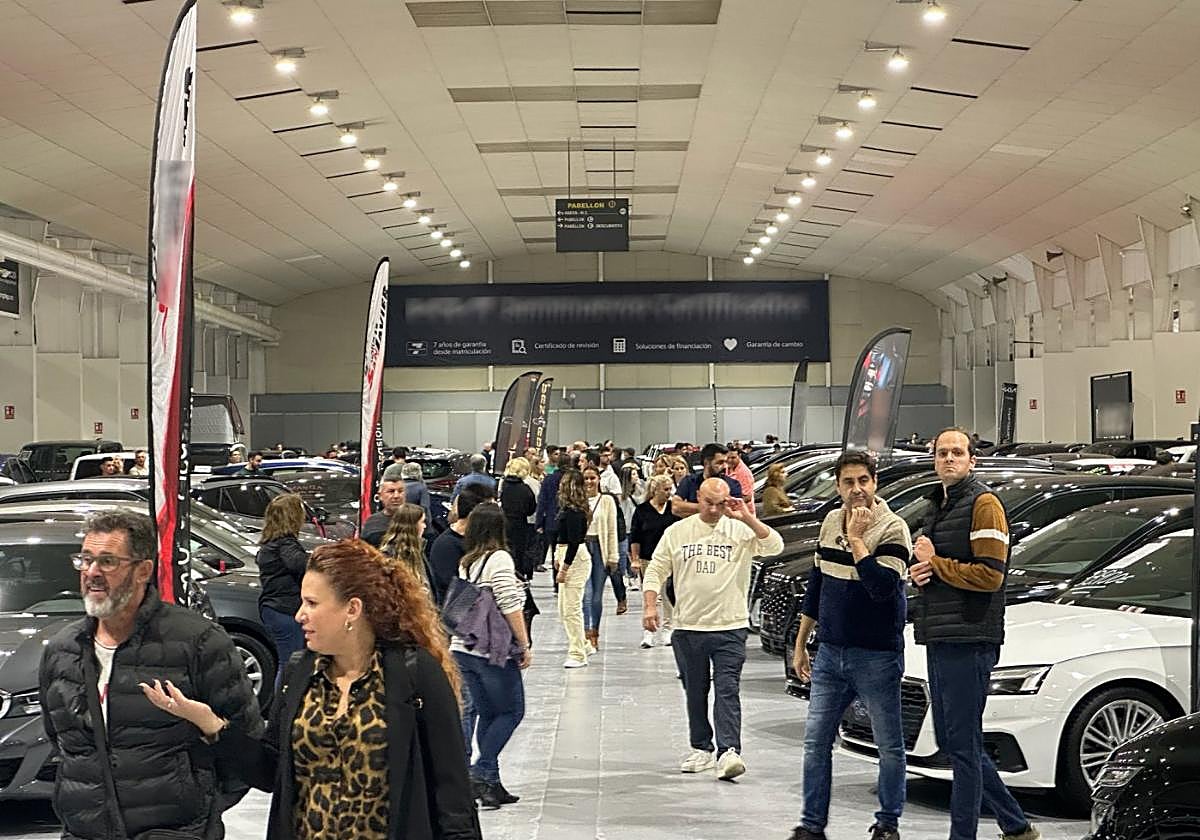 Alta afluencia de público en Ifepa para encontrar un vehículo con las mejores condiciones.