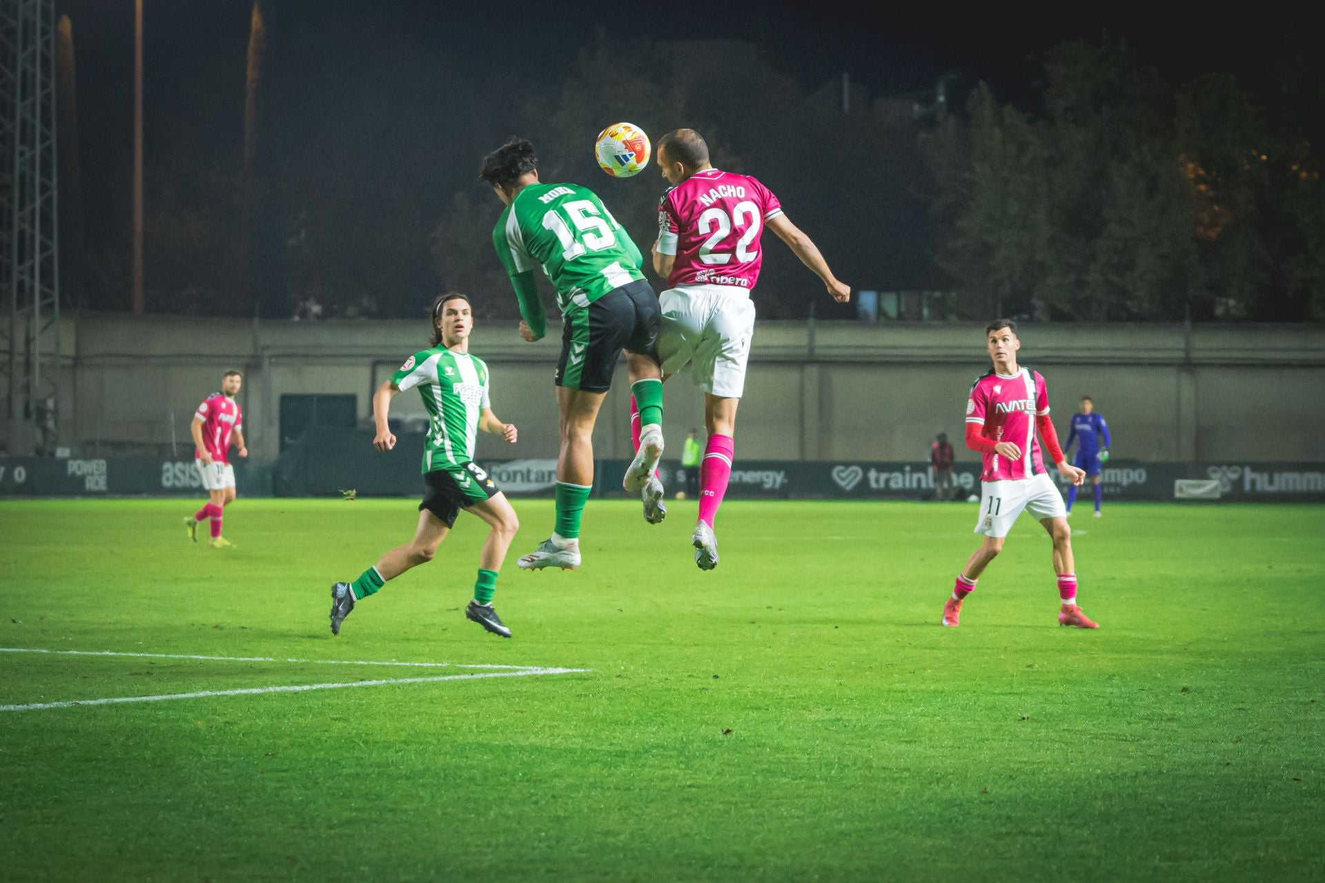 El FC Cartagena sufre y saborea la victoria, en imágenes