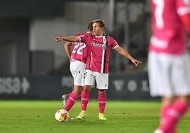 Pablo De Blasis organizando a sus compañeros.