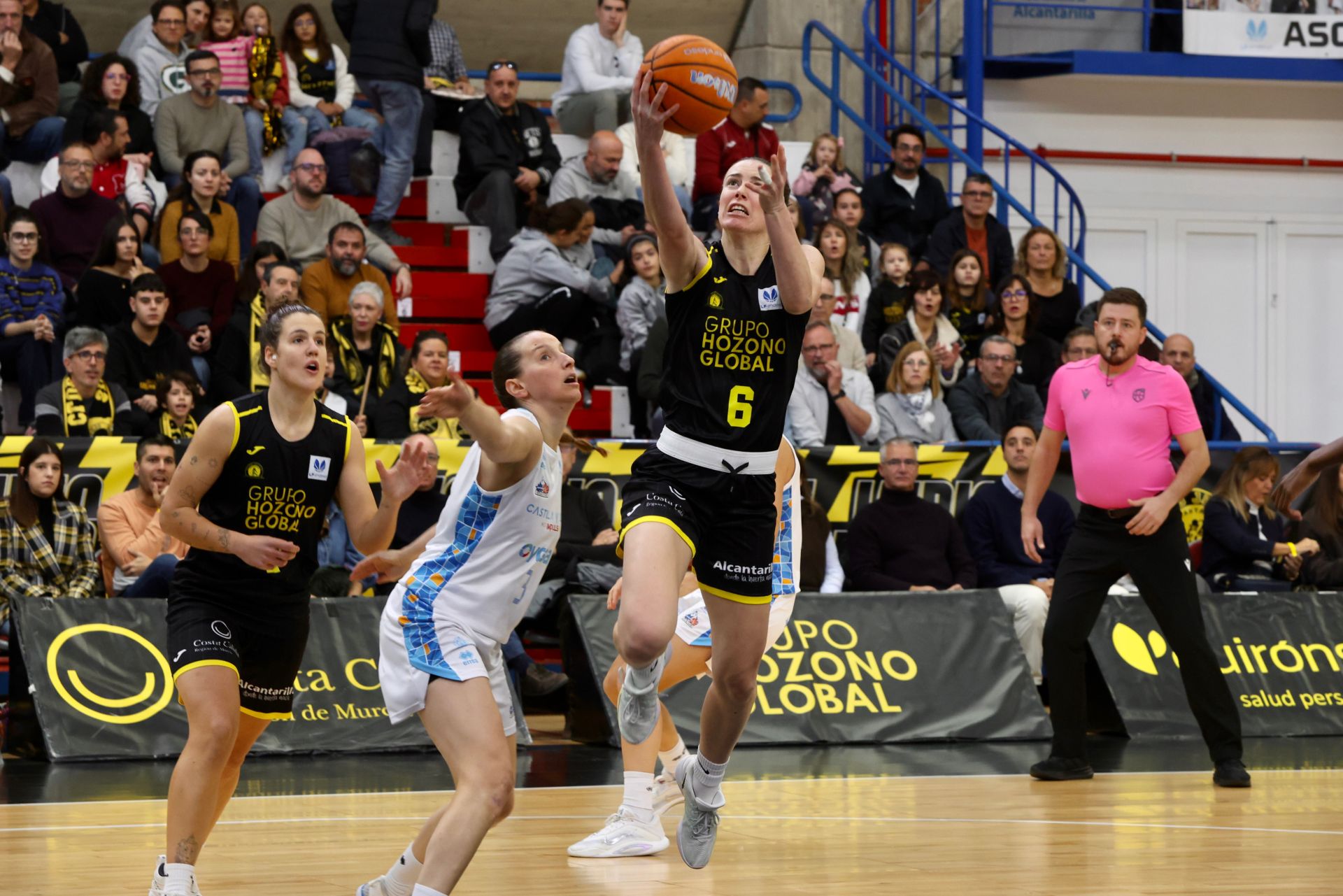 El partido entre el Hozono Jairis y el Perfumerías Avenida, en imágenes