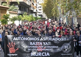 Manifestación de autónomos, este domingo, en la avenida Alfonso X. de Murcia