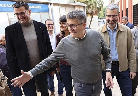 Patxi López, con Ginés Ruiz, María González y Francisco Lucas, este domingo en Murcia.