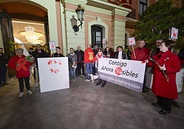 La concentración en Murcia, este sábado, por el Día Mundial del Sida.
