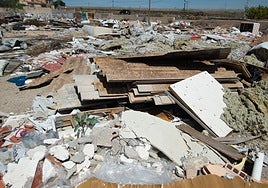 Un vertedero ilegal en Cabezo de Torres.