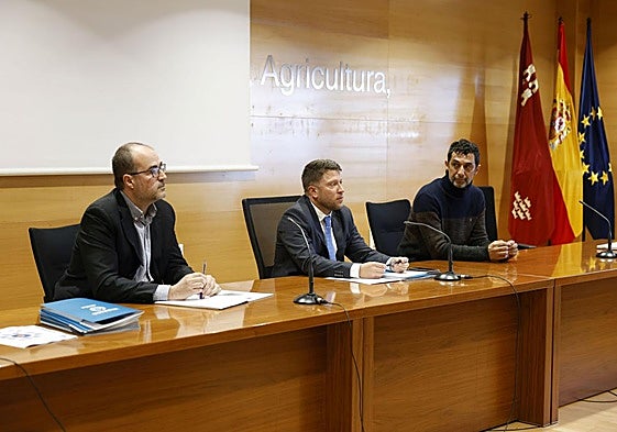 Reunión de coordinación entre la Consejería y veterinarios y ganaderos este lunes por la peste porcina africana.