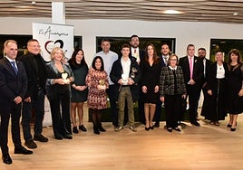 Imagen de grupo con todos los galardonados durante el evento.