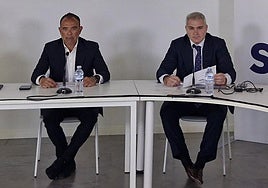 Los directivos de Soltec Marcos Sáez y Mariano Berges, en una junta de accionistas de la compañía con sede en Molina de Segura.