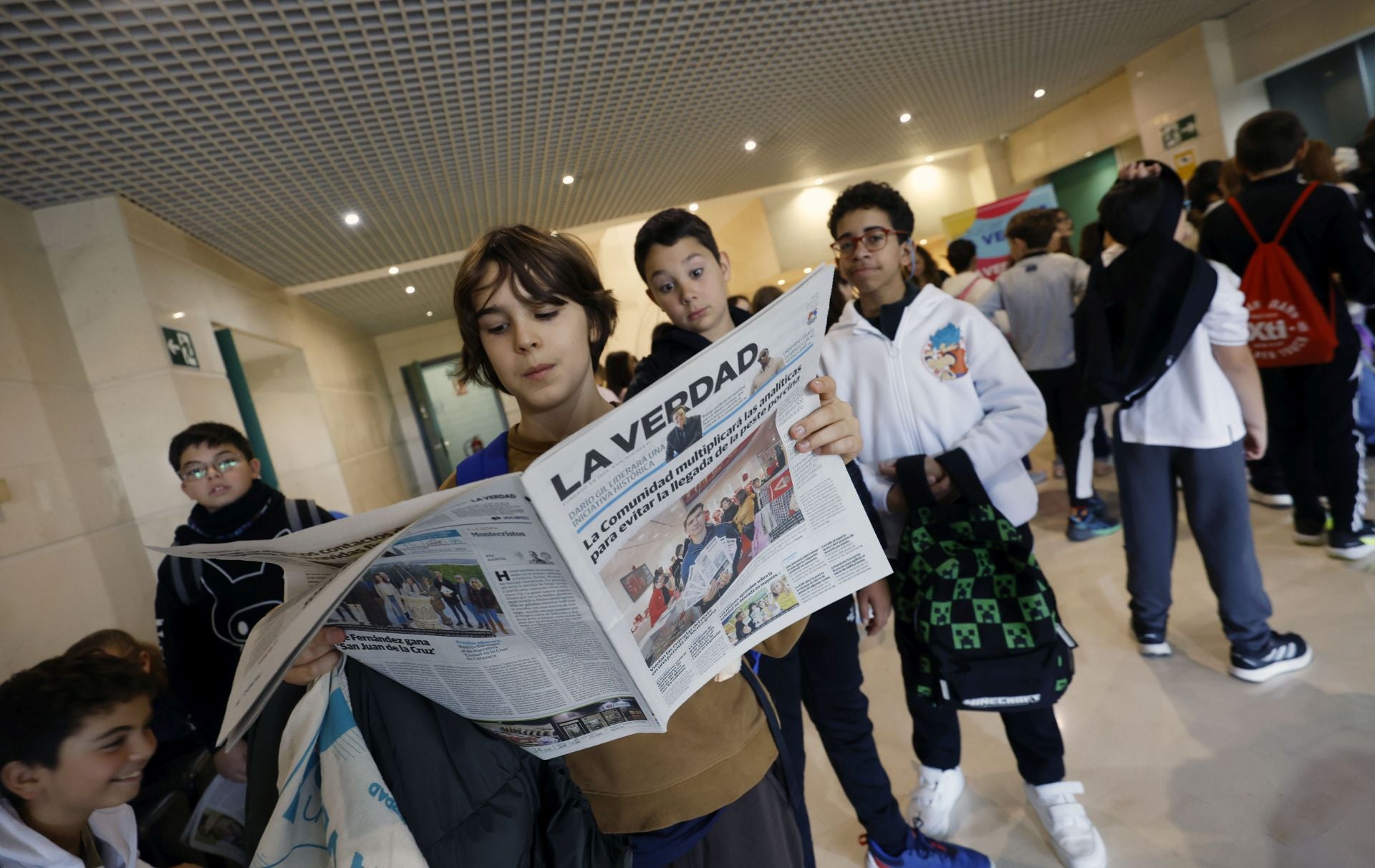 Visita del colegio Maestro Francisco Martínez Bernal de Molina a LA VERDAD, en imágenes