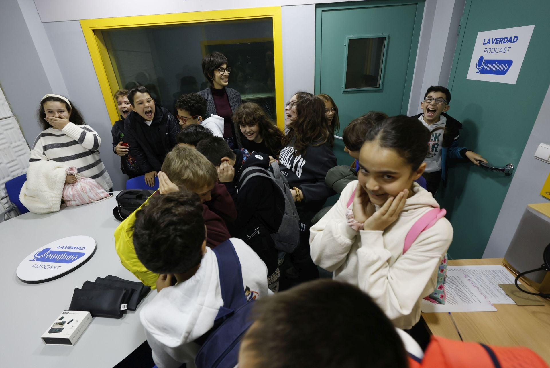 Visita del colegio Maestro Francisco Martínez Bernal de Molina a LA VERDAD, en imágenes