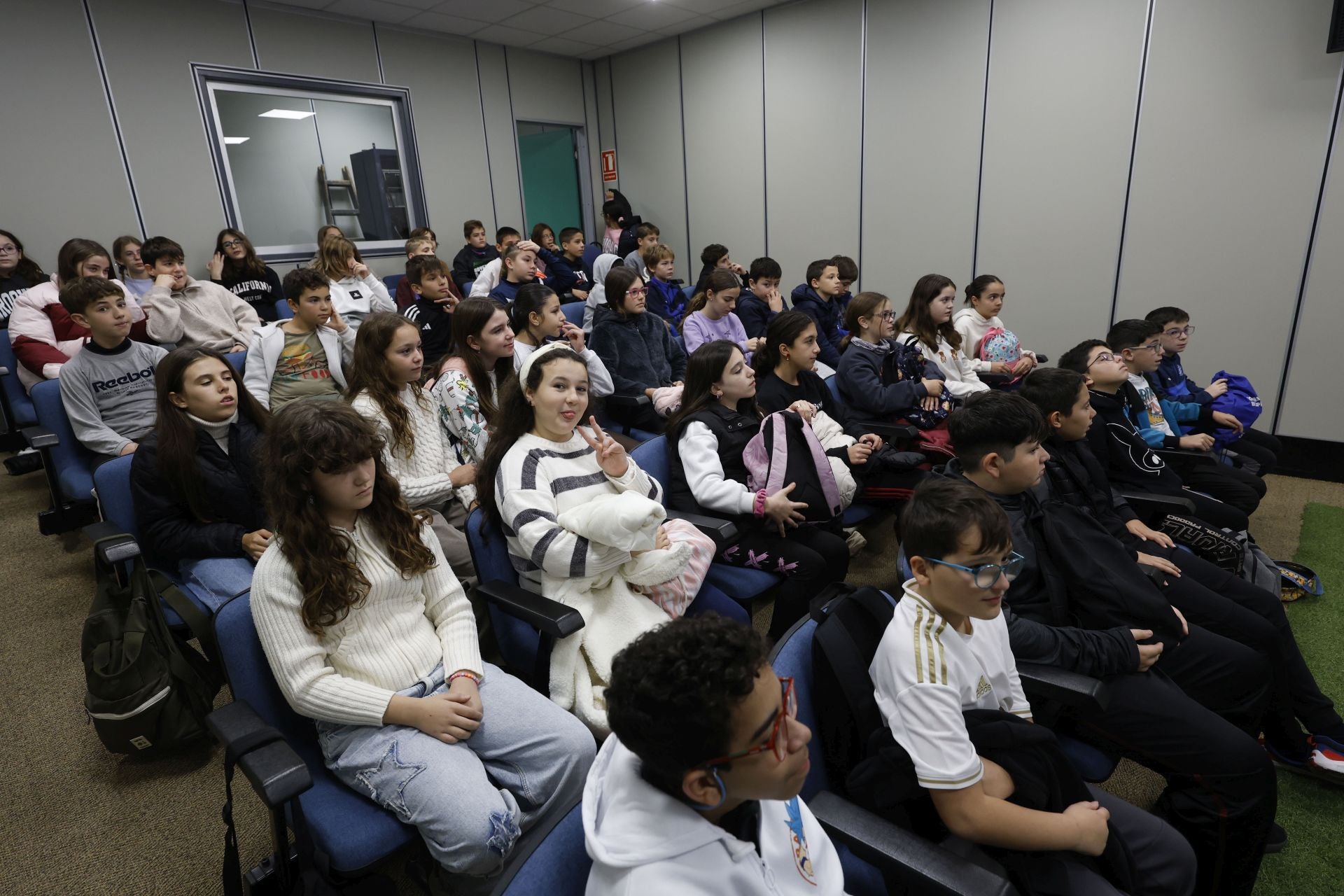 Visita del colegio Maestro Francisco Martínez Bernal de Molina a LA VERDAD, en imágenes