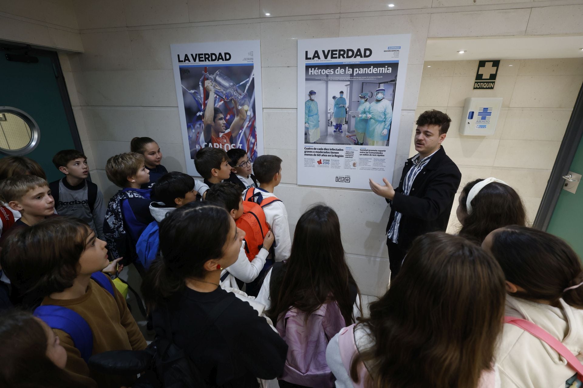 Visita del colegio Maestro Francisco Martínez Bernal de Molina a LA VERDAD, en imágenes