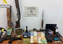 Algunos de los objetos incautados durante las inspecciones.