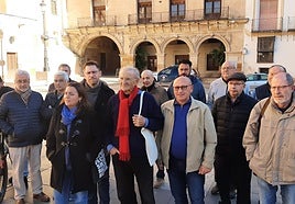 Pedro Costa Morata (con bufanda roja) con representantes de organizaciones sociales, ambientales y políticas.