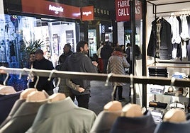 Comercios en la calle Platería de Murcia.
