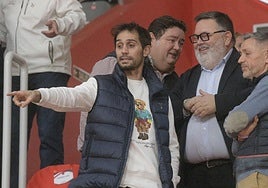 Alejandro Arribas y Víctor Alonso, con los hermanos Jiménez Bosque, el martes en el Palacio.