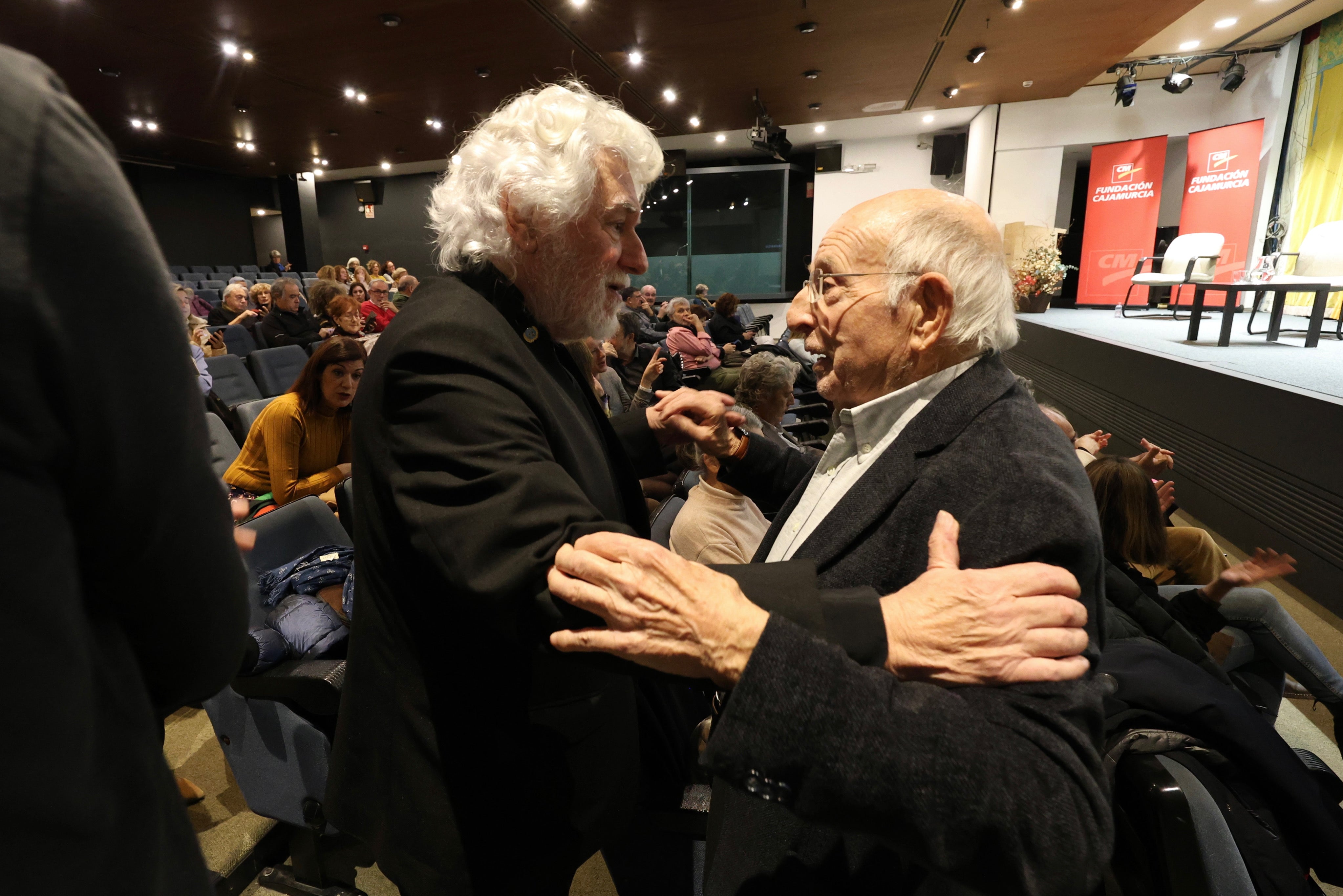 Las imágenes de Gabarrón en el aula de cultura de LA VERDAD