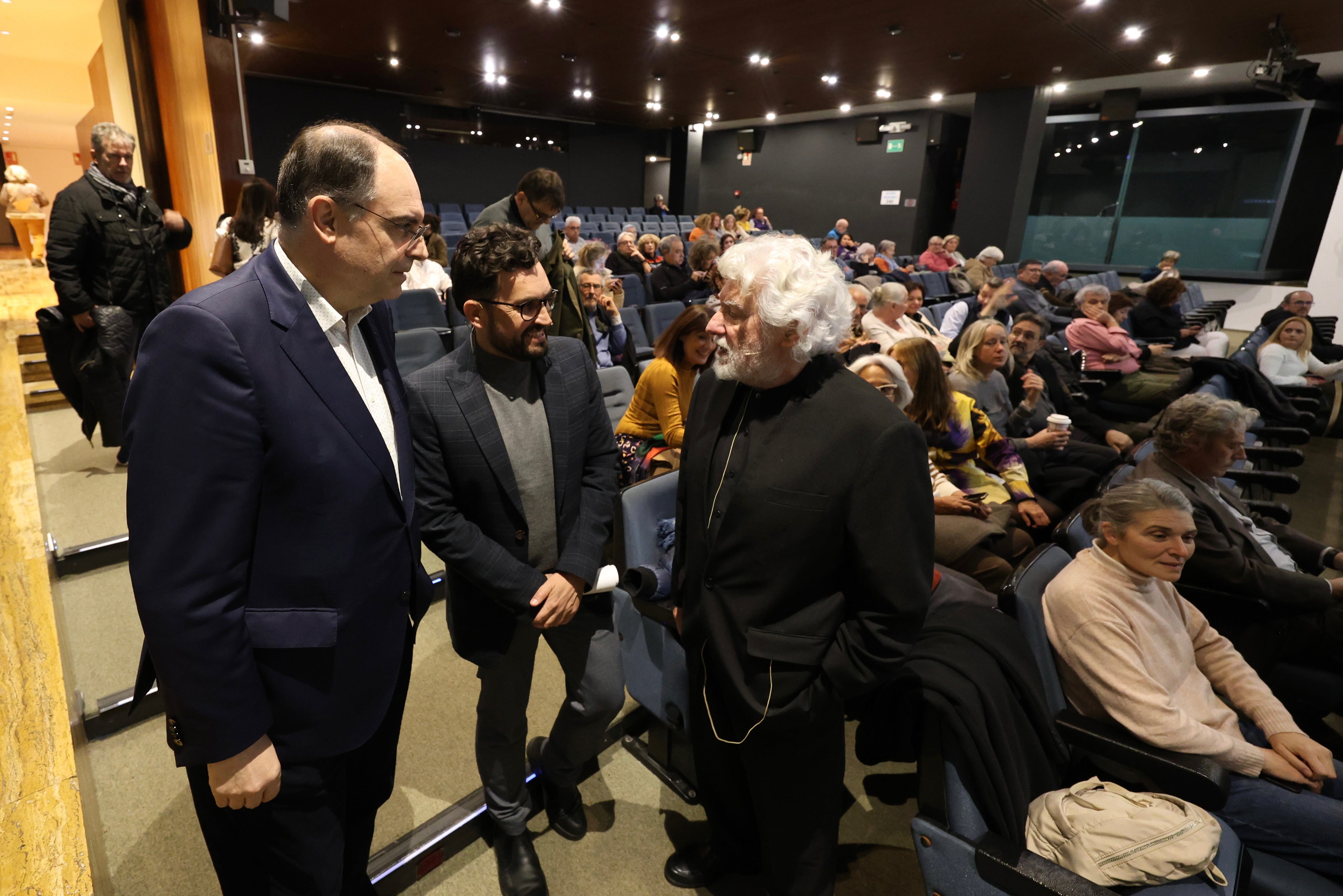 Las imágenes de Gabarrón en el aula de cultura de LA VERDAD