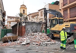 Demolición de la antigua plaza de abastos de la Hortaliza.