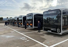 Las unidades de tranvibús, este miércoles, en las cocheras de Latbus.