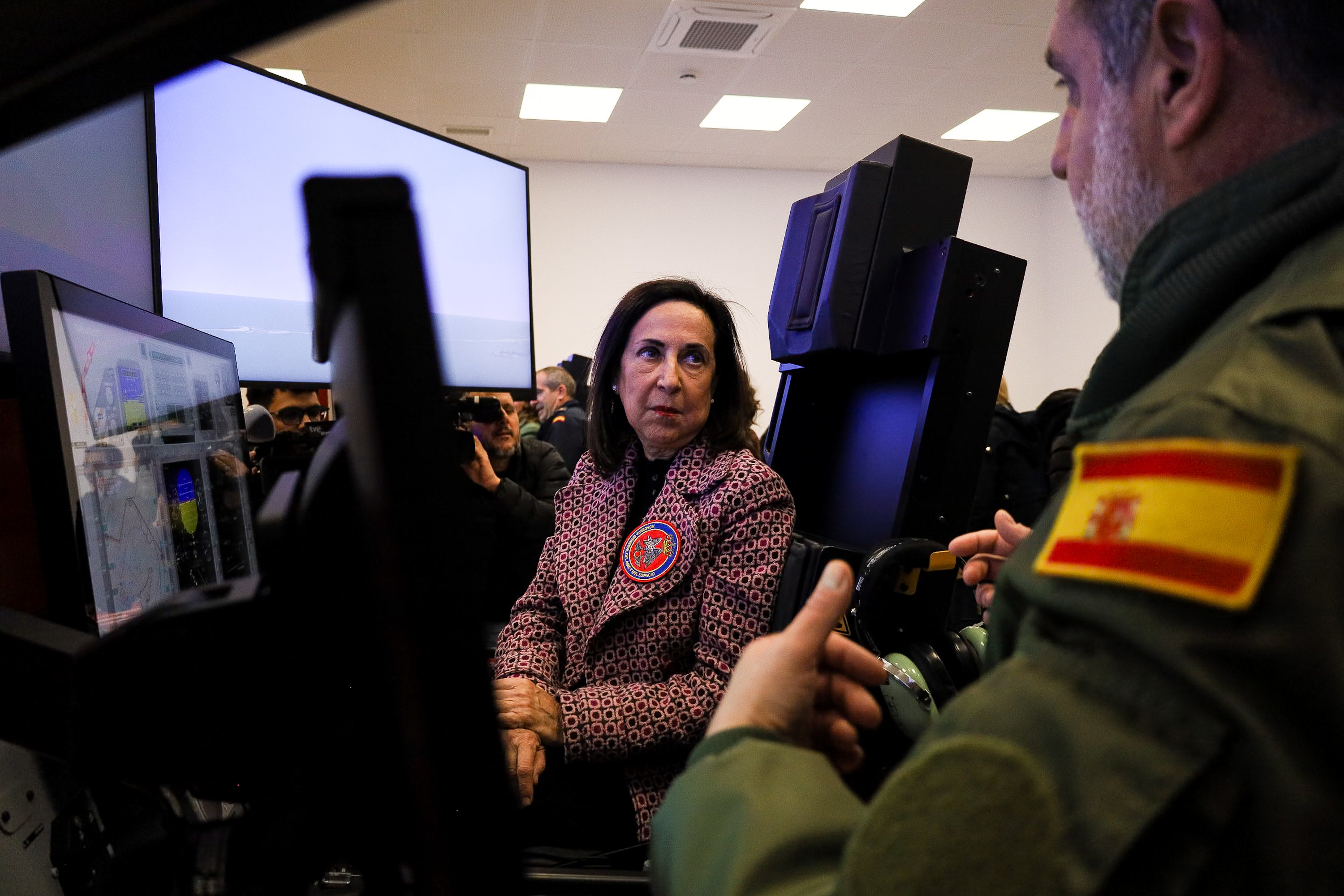 La visita de la ministra de defensa a la Academia General del Aire, en imágenes