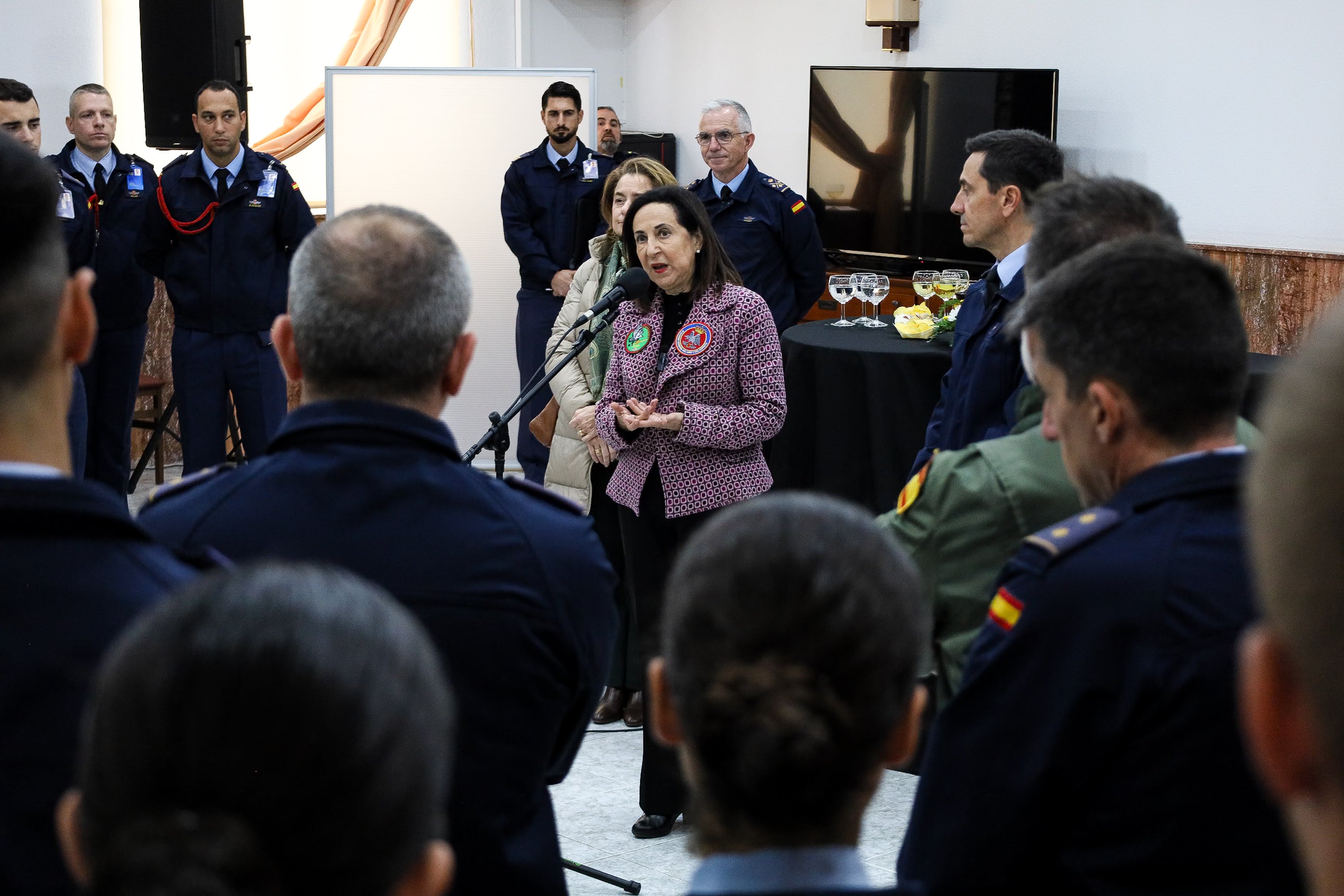 La visita de la ministra de defensa a la Academia General del Aire, en imágenes
