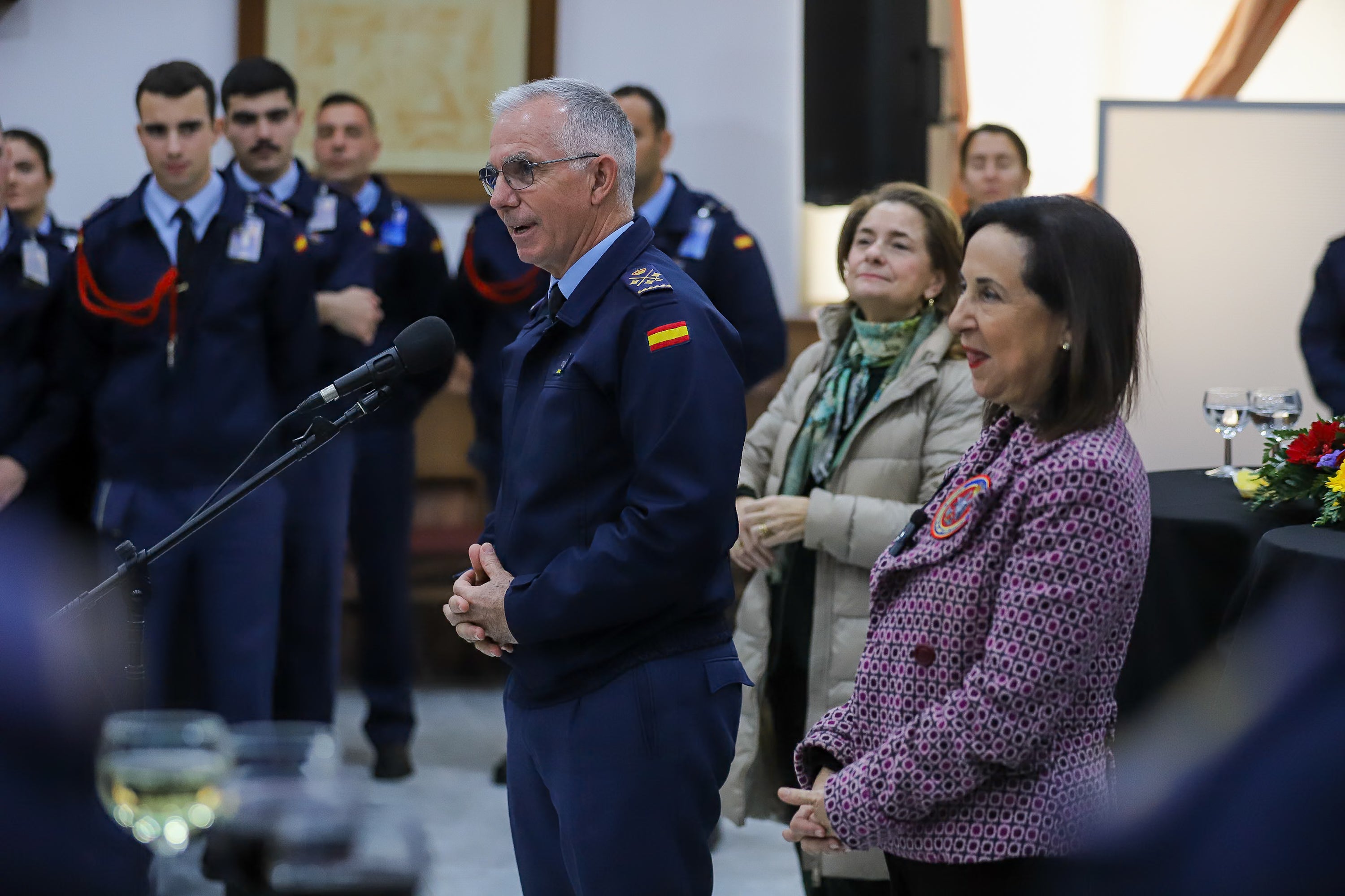 La visita de la ministra de defensa a la Academia General del Aire, en imágenes