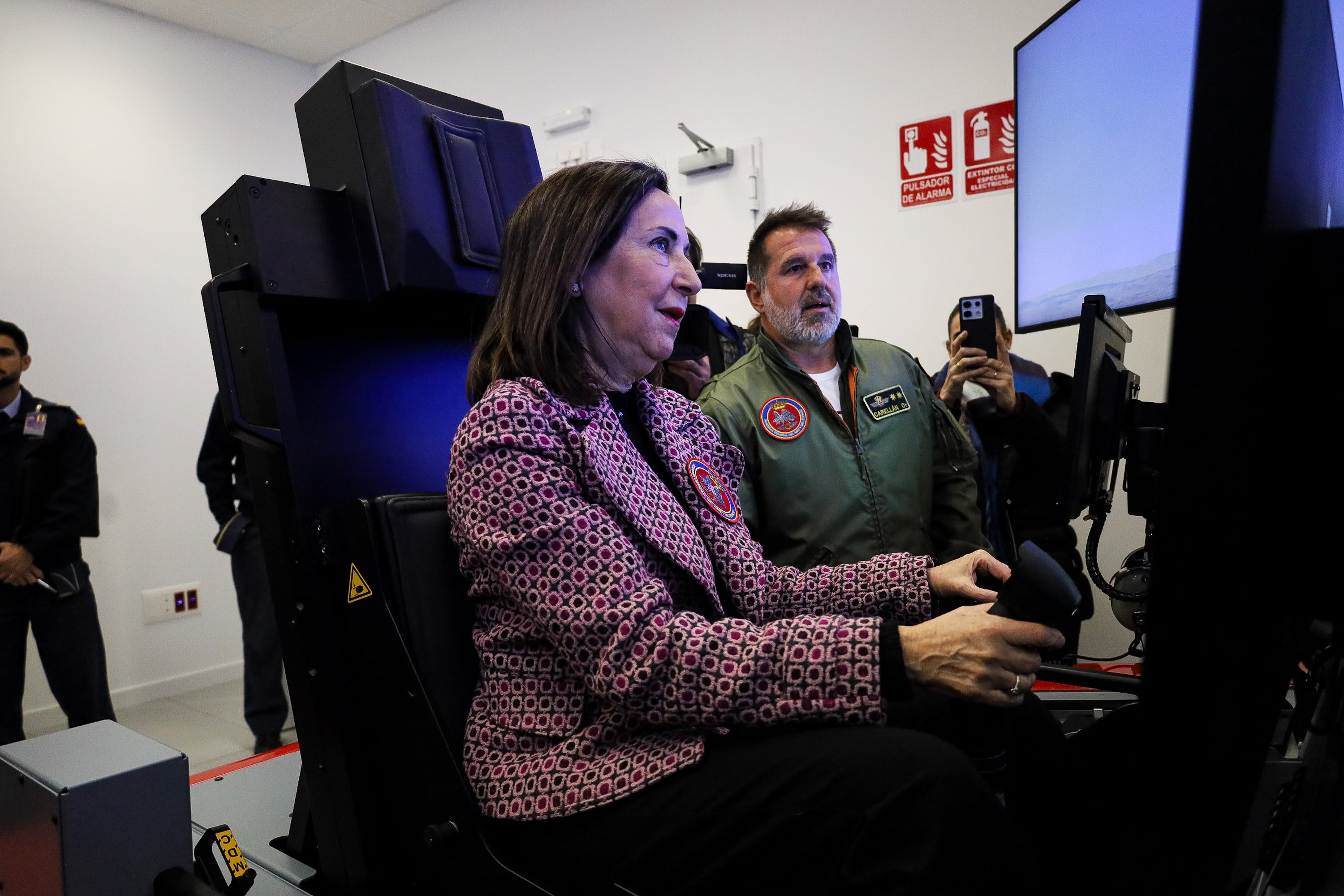 La visita de la ministra de defensa a la Academia General del Aire, en imágenes