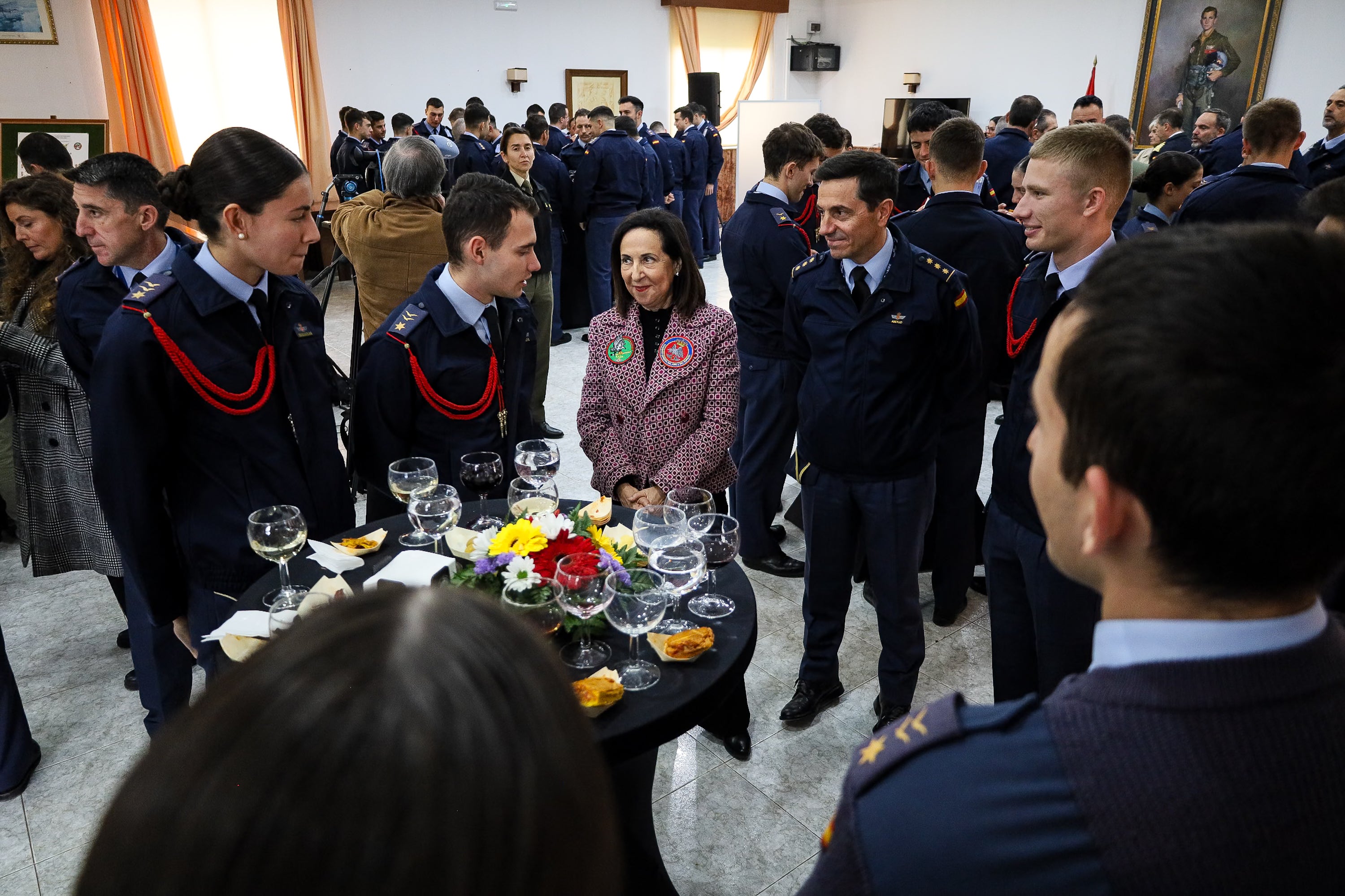 La visita de la ministra de defensa a la Academia General del Aire, en imágenes
