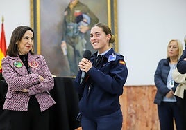 La visita de la ministra de defensa a la Academia General del Aire, en imágenes
