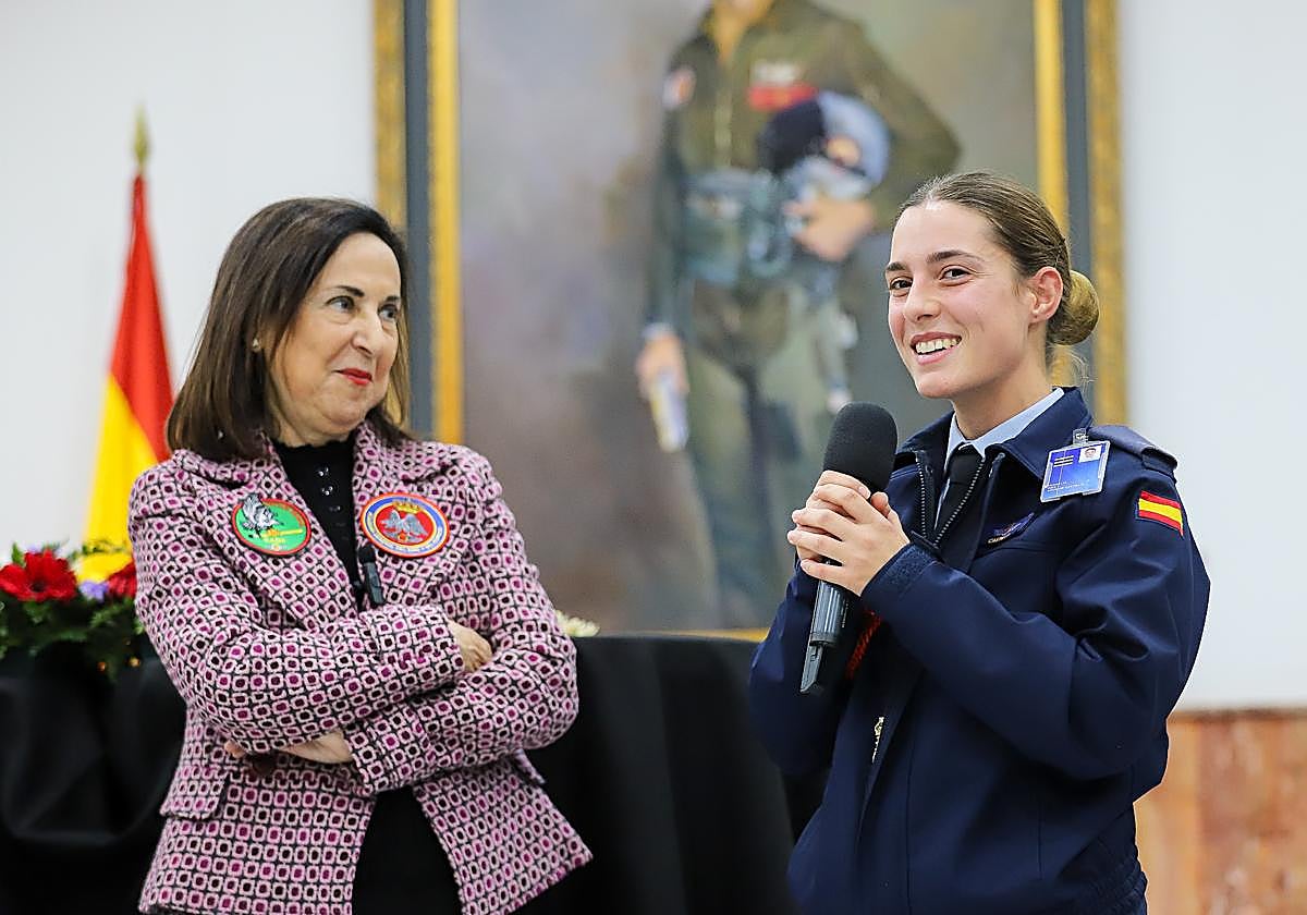 La visita de la ministra de defensa a la Academia General del Aire, en imágenes